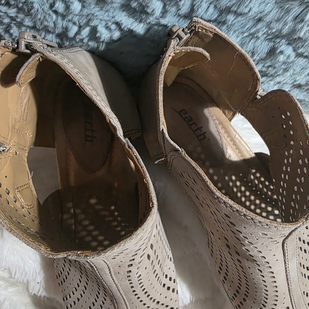 Earth shoes Virgo laser cut leather heels sandals Beige Size 8 - Picture 2 of 5